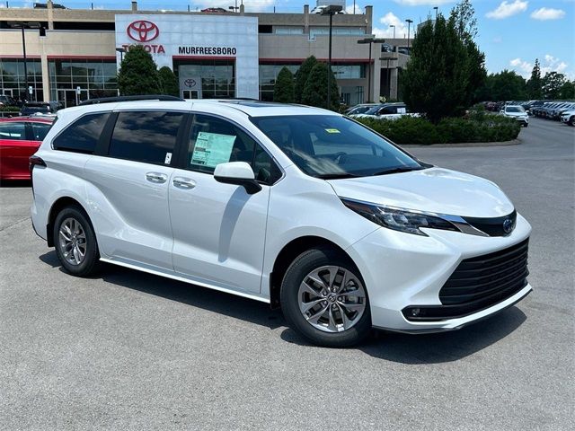 2025 Toyota Sienna XLE