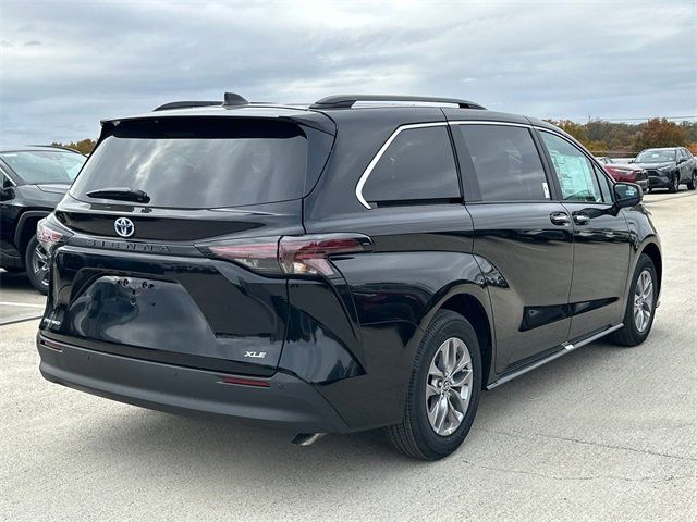 2025 Toyota Sienna XLE