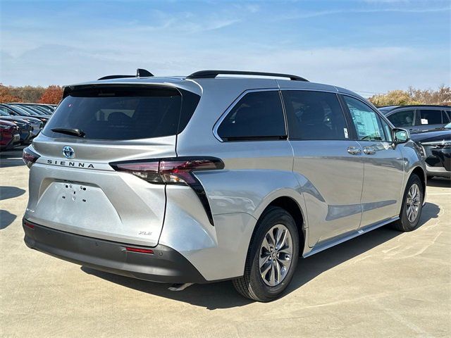 2025 Toyota Sienna XLE