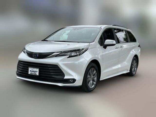 2025 Toyota Sienna XLE