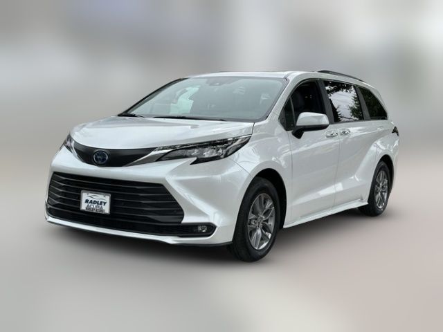 2025 Toyota Sienna XLE