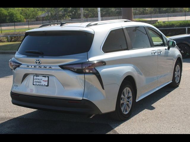 2025 Toyota Sienna XLE
