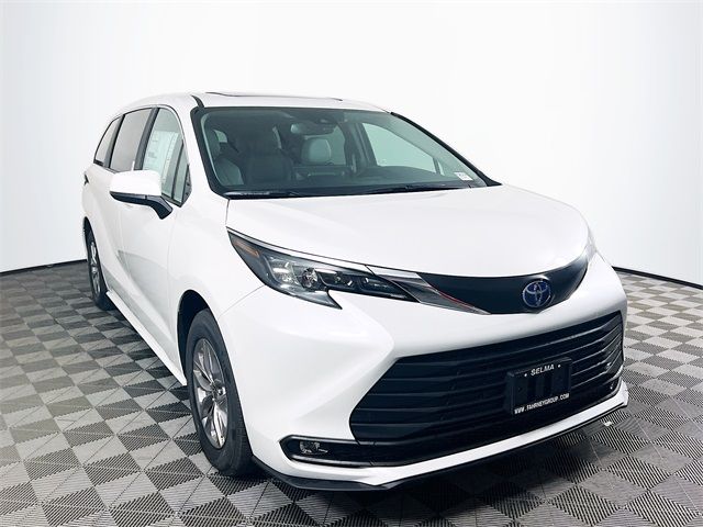 2025 Toyota Sienna XLE