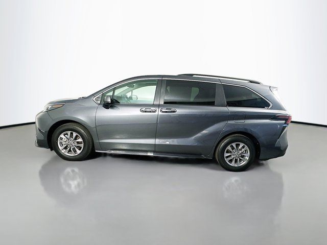 2025 Toyota Sienna XLE