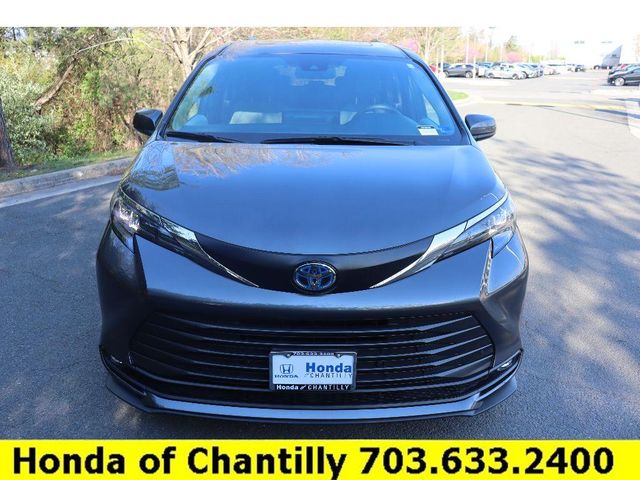 2025 Toyota Sienna XLE