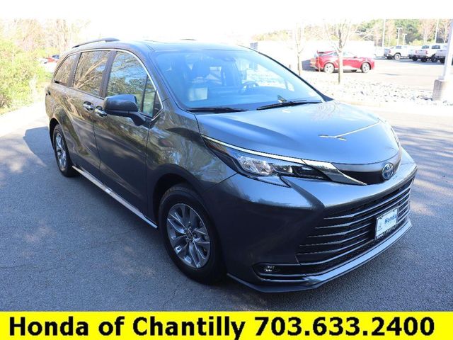 2025 Toyota Sienna XLE