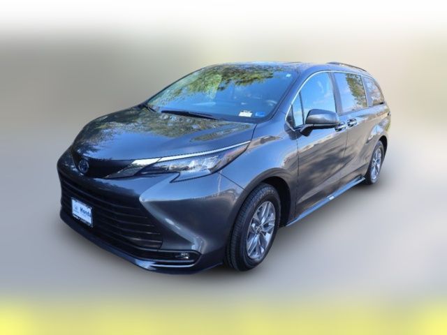 2025 Toyota Sienna XLE