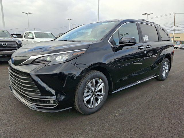 2025 Toyota Sienna XLE