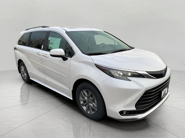 2025 Toyota Sienna XLE