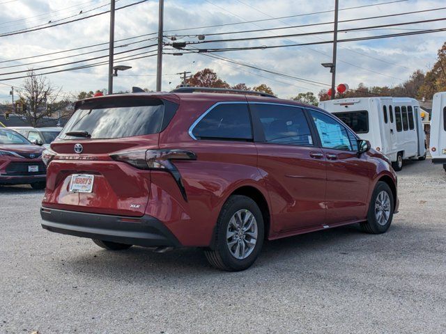 2025 Toyota Sienna XLE