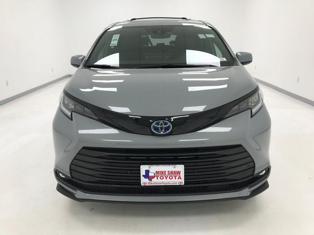 2025 Toyota Sienna XSE