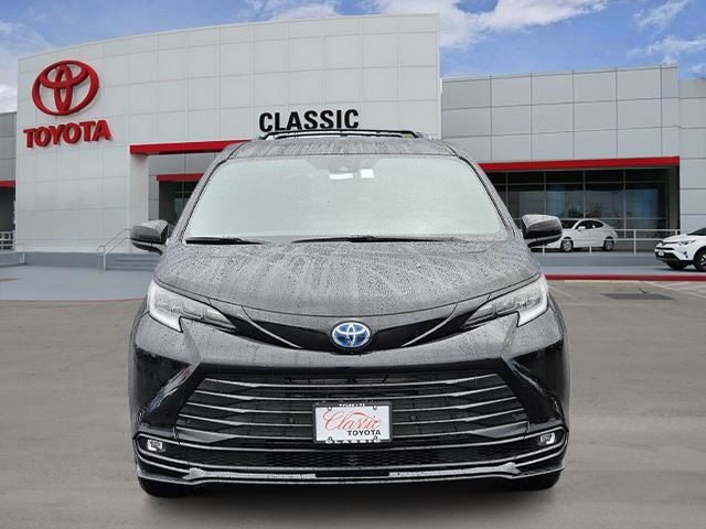 2025 Toyota Sienna XSE