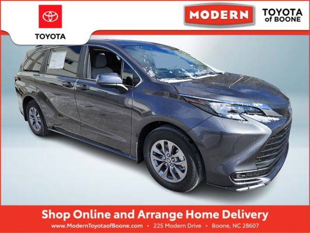 2025 Toyota Sienna LE