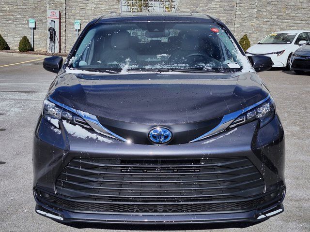 2025 Toyota Sienna LE