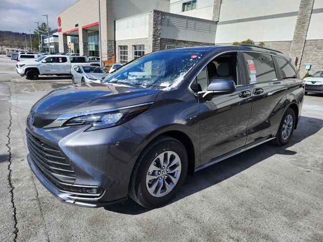 2025 Toyota Sienna LE