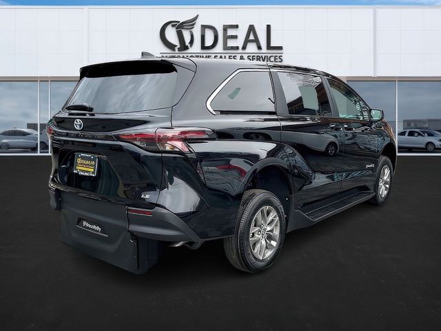 2025 Toyota Sienna LE