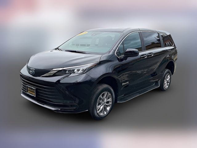 2025 Toyota Sienna LE