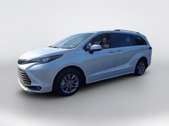 2025 Toyota Sienna XLE