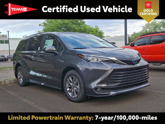 2025 Toyota Sienna XLE