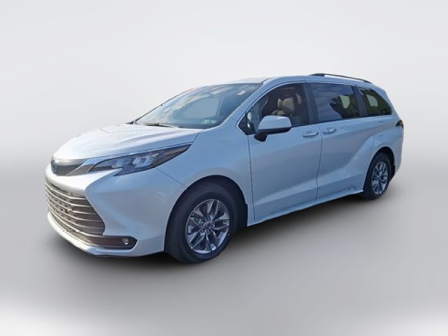 2025 Toyota Sienna XLE