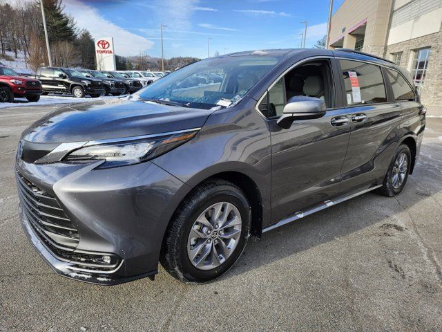 2025 Toyota Sienna XLE