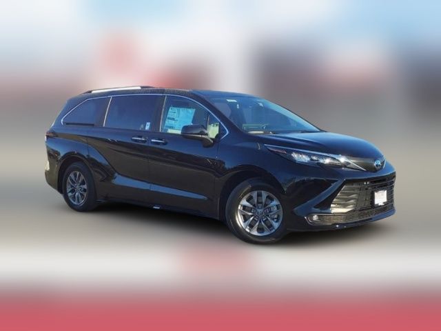 2025 Toyota Sienna XLE