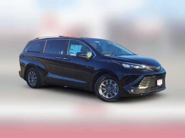 2025 Toyota Sienna XLE