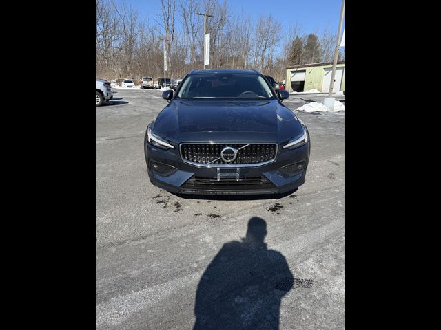 2025 Volvo V60 Cross Country Plus