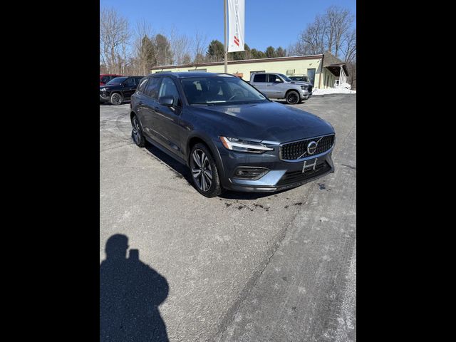2025 Volvo V60 Cross Country Plus