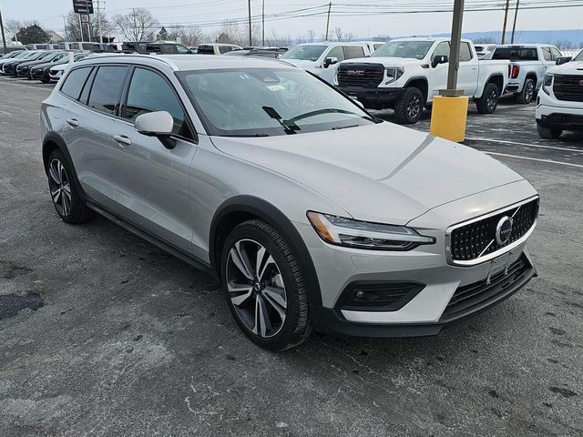 2025 Volvo V60 Cross Country Plus
