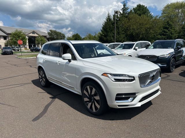 2025 Volvo XC90 Plug-In Hybrid Plus