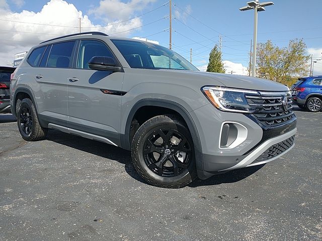 2025 Volkswagen Atlas 2.0T Peak Edition SE w/Technology