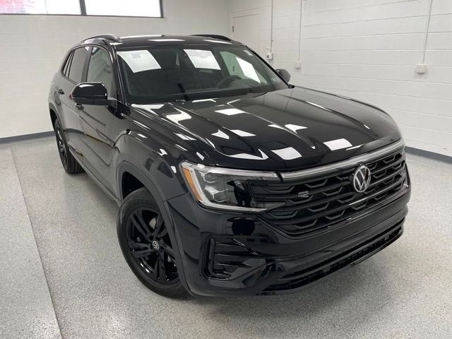 2025 Volkswagen Atlas Cross Sport 2.0T SEL R-Line Black