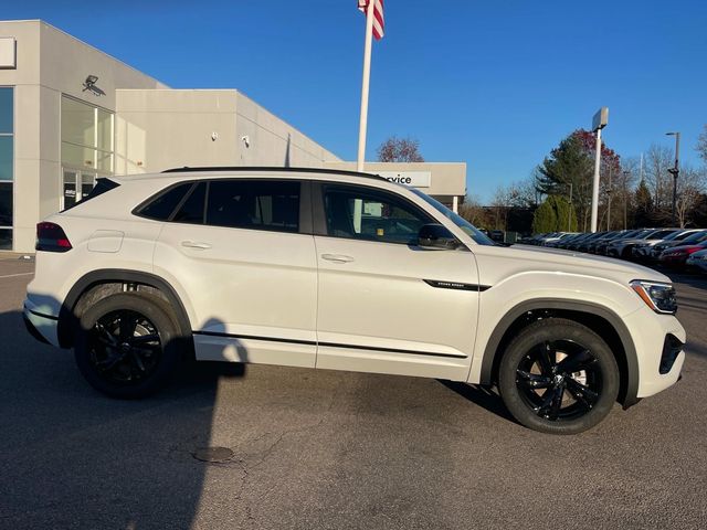 2025 Volkswagen Atlas Cross Sport 2.0T SEL R-Line Black