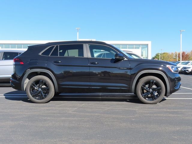 2025 Volkswagen Atlas Cross Sport 2.0T SEL R-Line Black