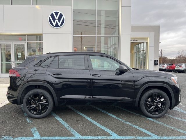 2025 Volkswagen Atlas Cross Sport 2.0T SEL R-Line Black