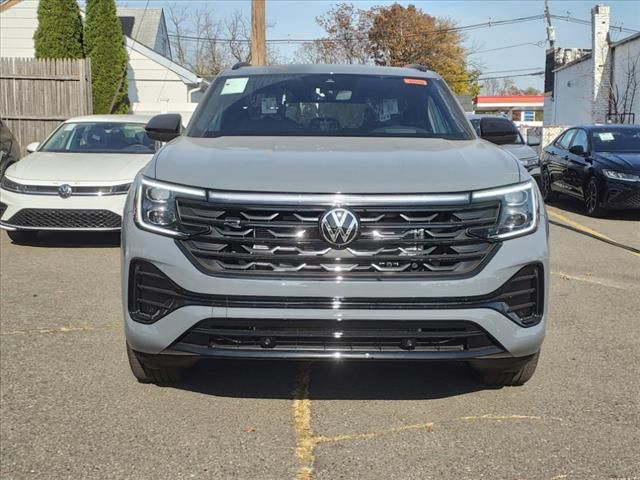 2025 Volkswagen Atlas Cross Sport 2.0T SEL R-Line Black