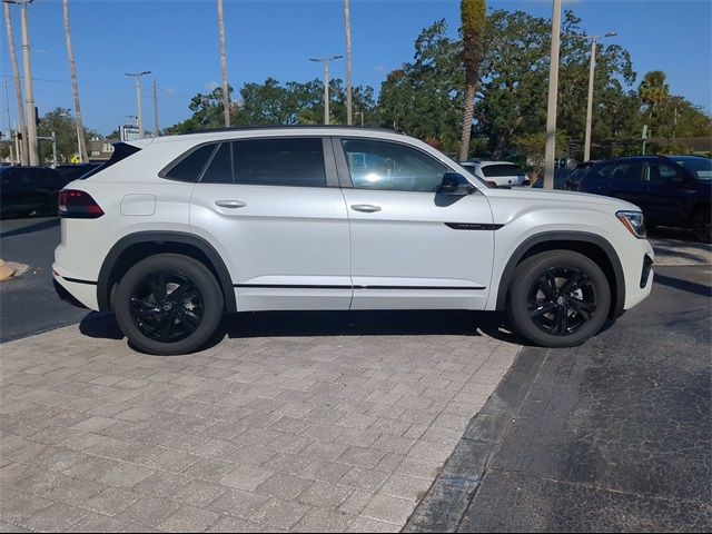 2025 Volkswagen Atlas Cross Sport 2.0T SEL R-Line Black