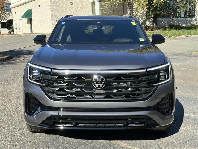 2025 Volkswagen Atlas Cross Sport 2.0T SEL R-Line Black