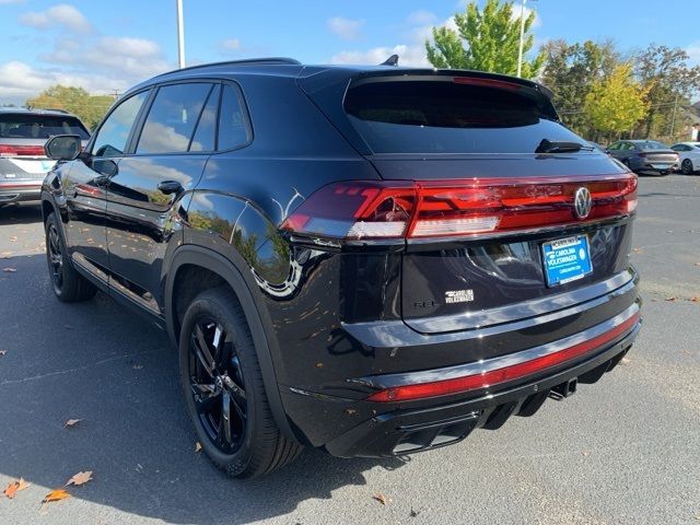 2025 Volkswagen Atlas Cross Sport 2.0T SEL R-Line Black