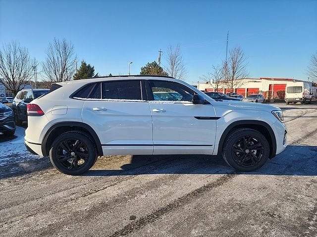 2025 Volkswagen Atlas Cross Sport 2.0T SEL R-Line Black