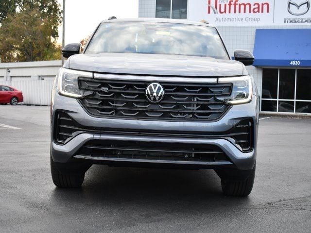 2025 Volkswagen Atlas Cross Sport 2.0T SEL R-Line Black