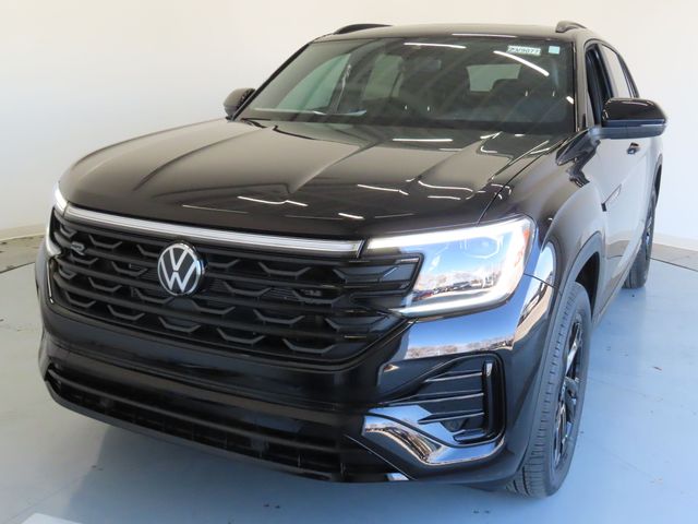 2025 Volkswagen Atlas Cross Sport 2.0T SEL R-Line Black