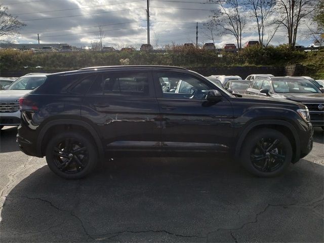 2025 Volkswagen Atlas Cross Sport 2.0T SEL R-Line Black