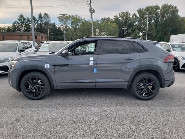 2025 Volkswagen Atlas Cross Sport 2.0T SEL R-Line Black