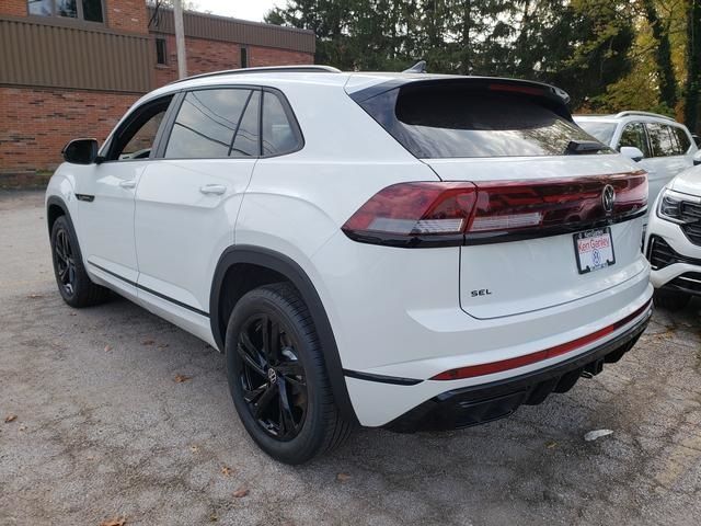 2025 Volkswagen Atlas Cross Sport 2.0T SEL R-Line Black