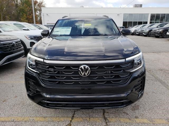 2025 Volkswagen Atlas Cross Sport 2.0T SEL R-Line Black