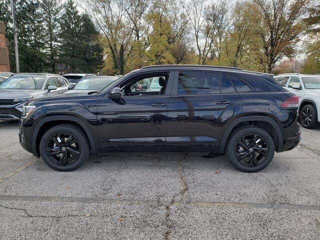 2025 Volkswagen Atlas Cross Sport 2.0T SEL R-Line Black