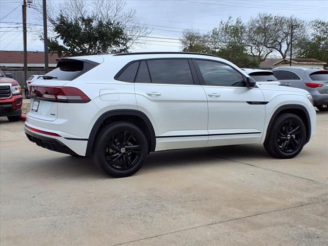 2025 Volkswagen Atlas Cross Sport 2.0T SEL R-Line Black