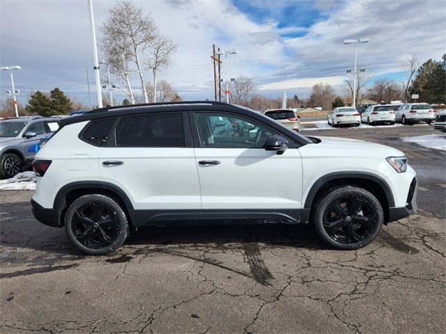 2025 Volkswagen Taos SE Black